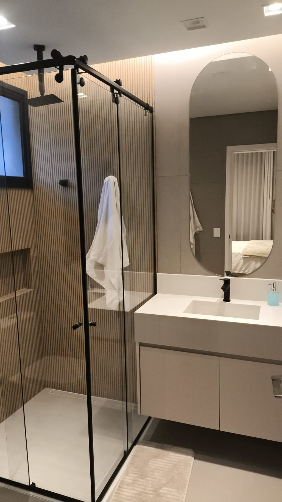 Box com sistema roldana aparente — Santos/SP